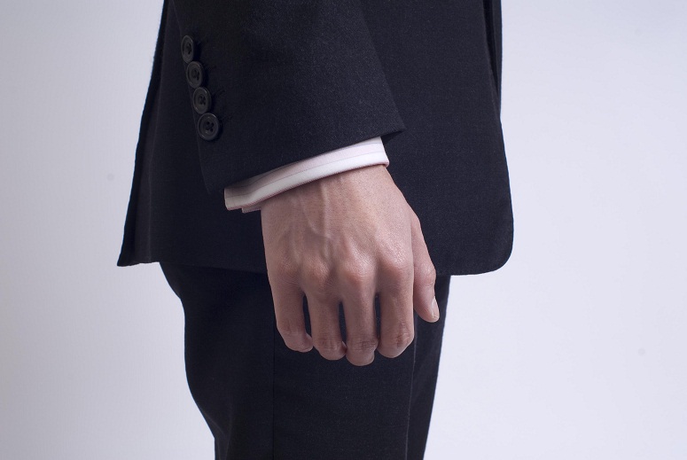Корректная лина рукава пиджака