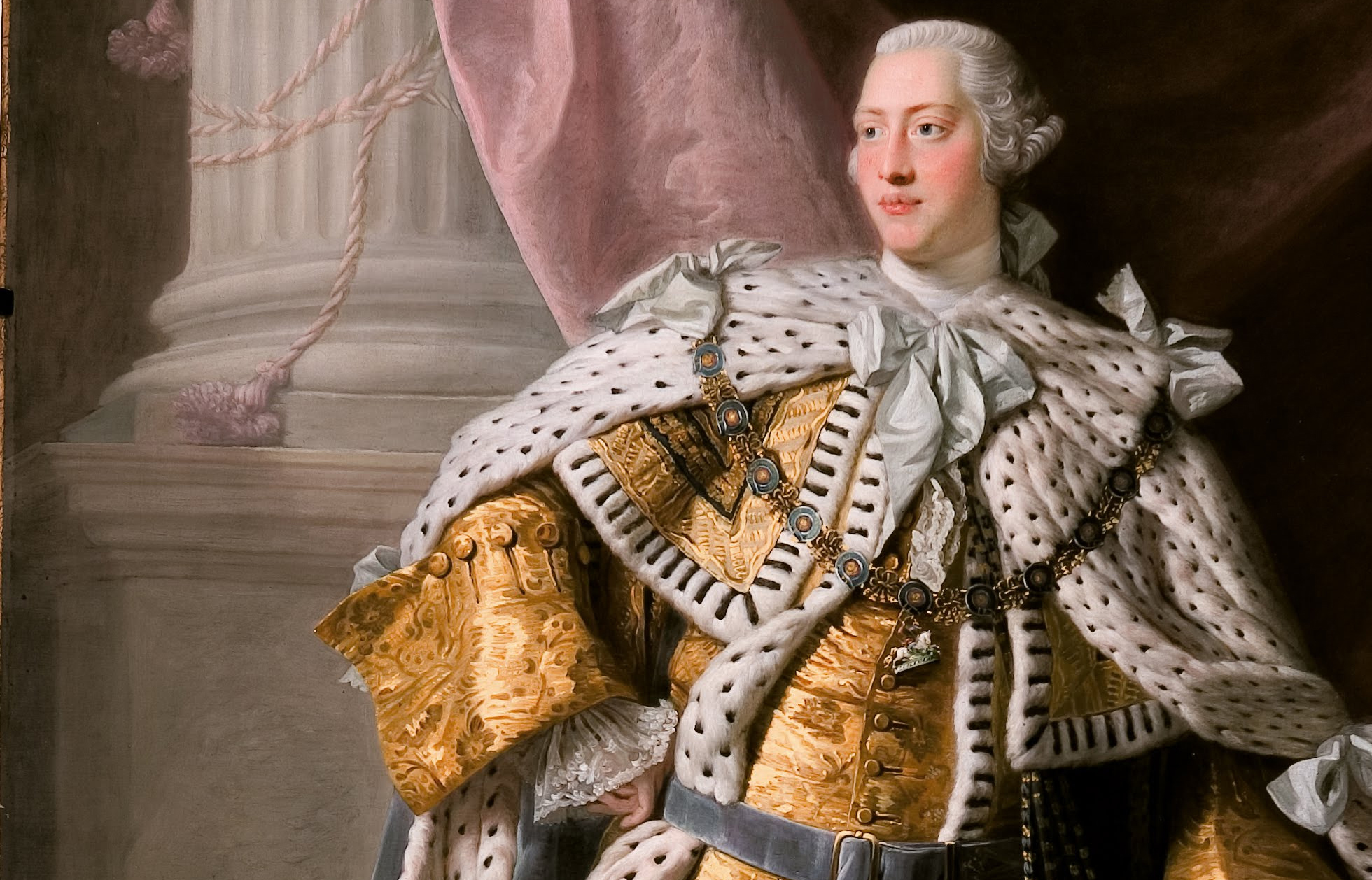 Двойные манжеты и запонки на рукавах одежды короля Георга III
