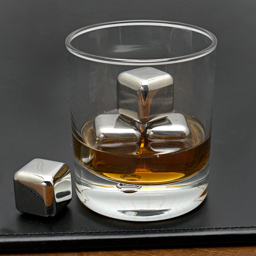 Так называемые Whisky Stones, используемые для охлаждения виски без разбавления его водой